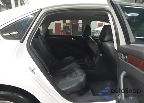 2012 Volkswagen Passat 2.5L Sel Premium z USA, uszkodzony, nr VIN 1VWCP7A38CC095045